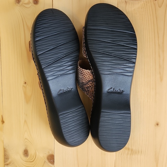 New Clarks Cushion Soft Snakeskin & Tan Leather Wedge Sandals sz 11 - Picture 11 of 17